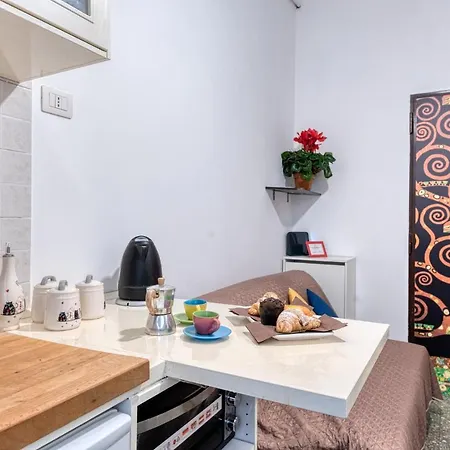 Raffaele Apartment Termini Station Rome